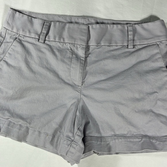 LOFT Pants - LOFT womens grey The Riveria Short flat front 3.5" inseam shorts - size 8